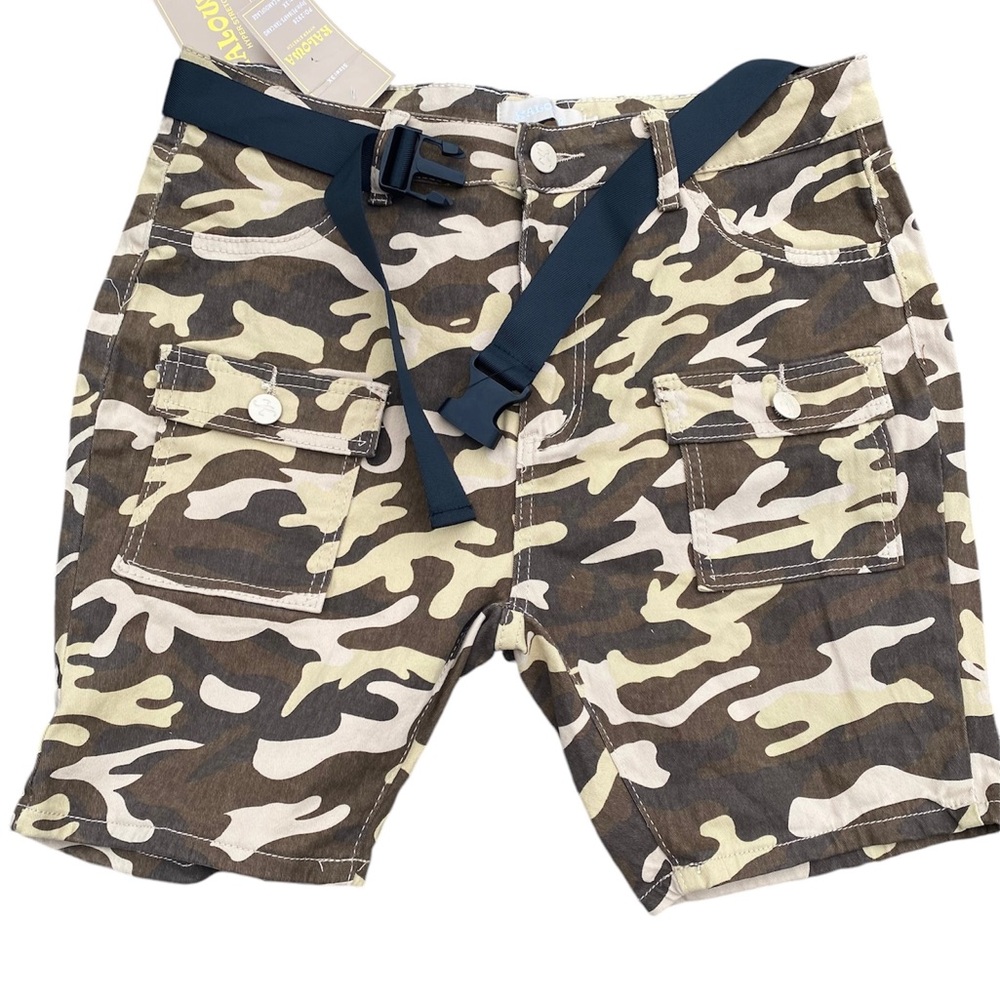 Kalowa womens Camo shorts size 3x black belt adjustable jean like material